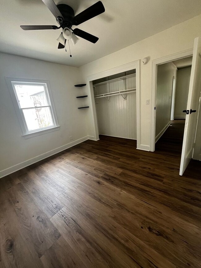 Building Photo - 921