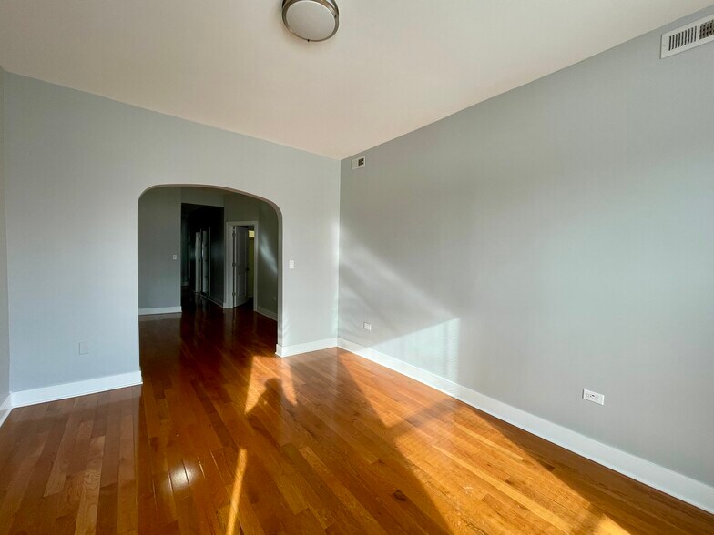 Building Photo - 4736 W Armitage Ave