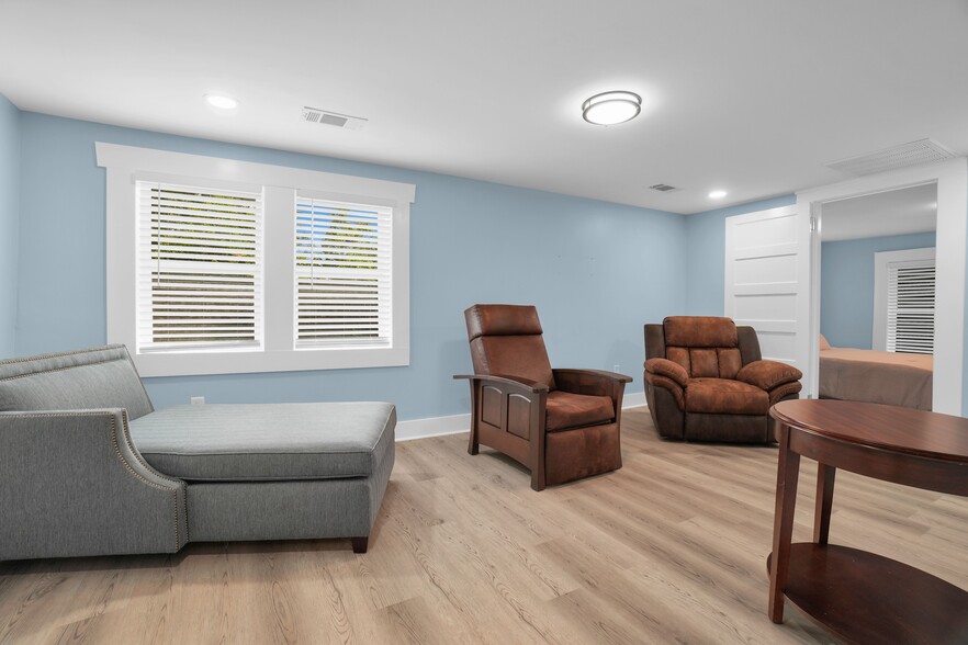 Building Photo - 33 Vonora Ave