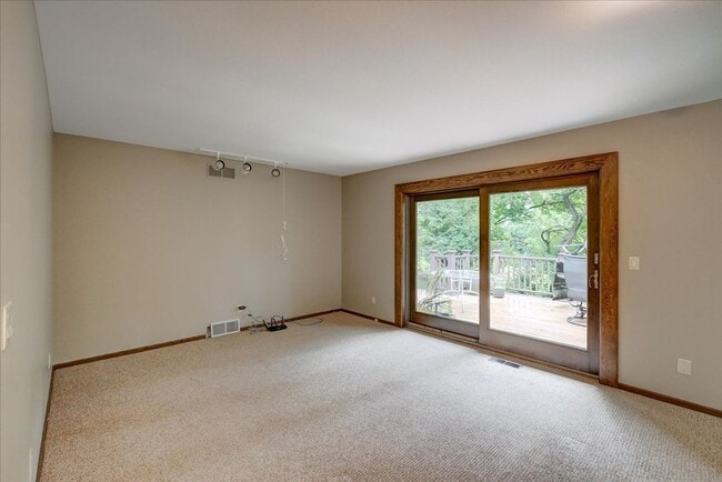 Building Photo - Parkwood Hills – Spacious 4 Bedroom, 3 Bat...