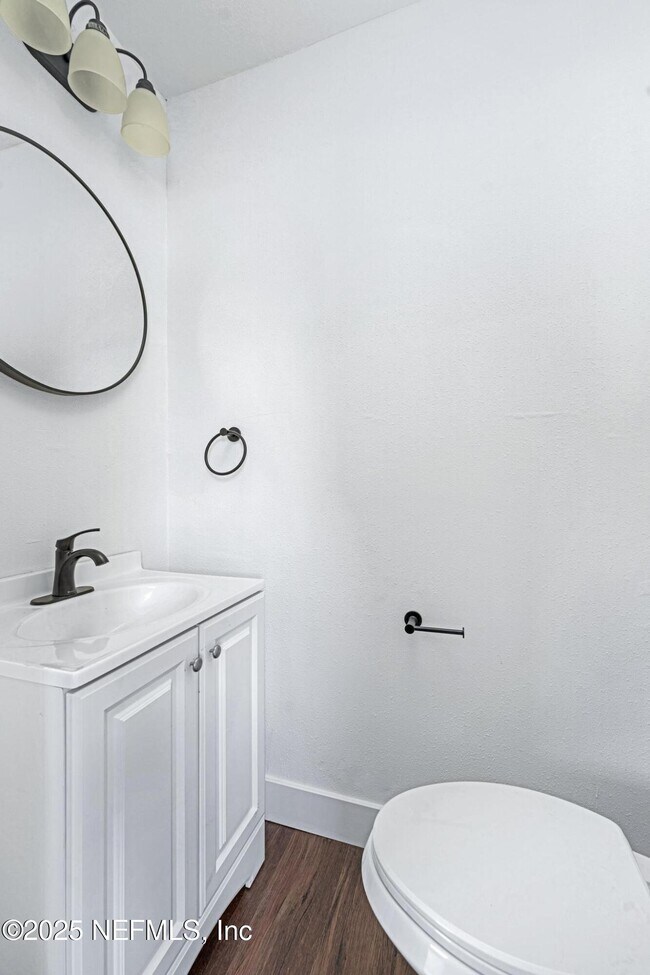 Building Photo - 366 W 67th St