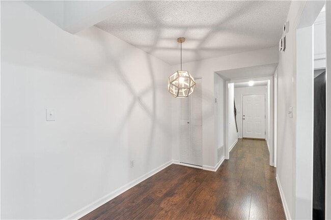 Building Photo - 1731 Twin Brooks Dr SE