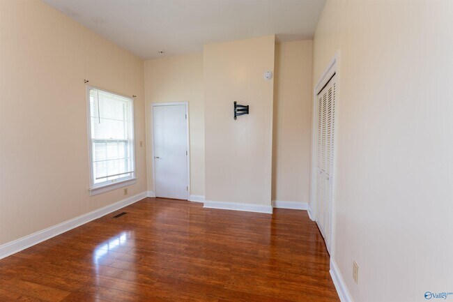 Building Photo - 718 Rison Ave NE