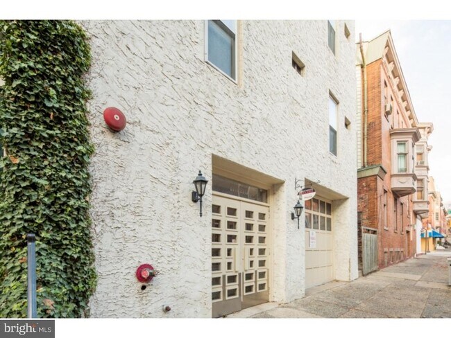 Building Photo - 2311 Spruce St