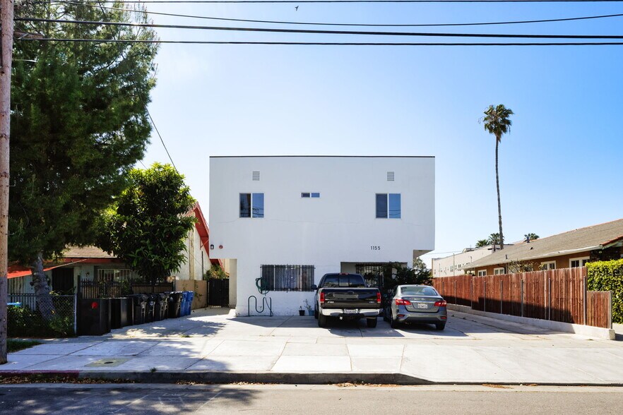 Primary Photo - 1155 N Ardmore Ave