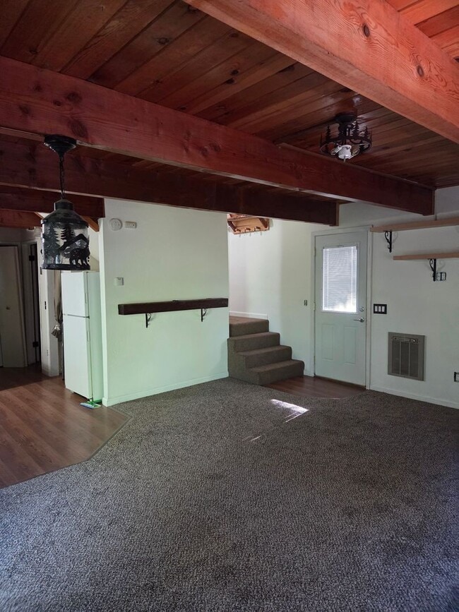 Building Photo - Charming 3-Bed, 2-Bath Home in Peaceful Tw...