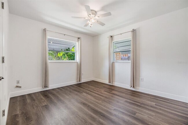 Building Photo - 954 Dumont Dr