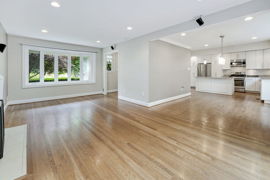 Building Photo - 6811 Lemon Rd