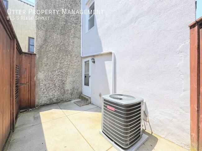 Building Photo - 815 S Reese St