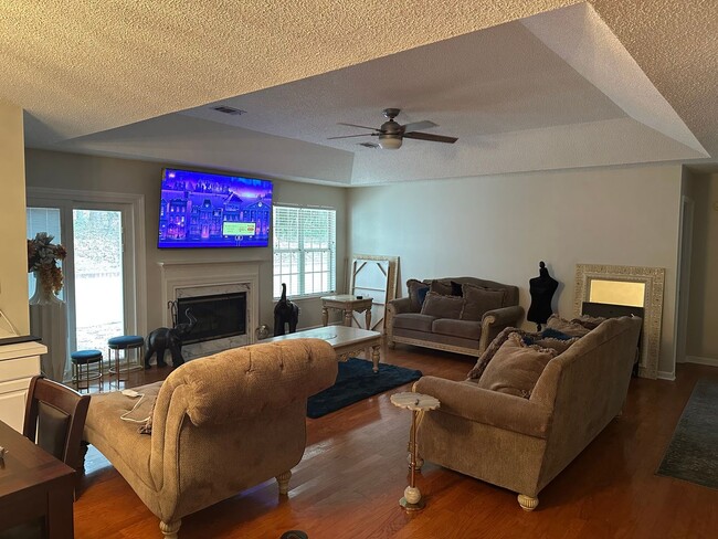 Building Photo - Beautiful 3/2 in Golf Course Community