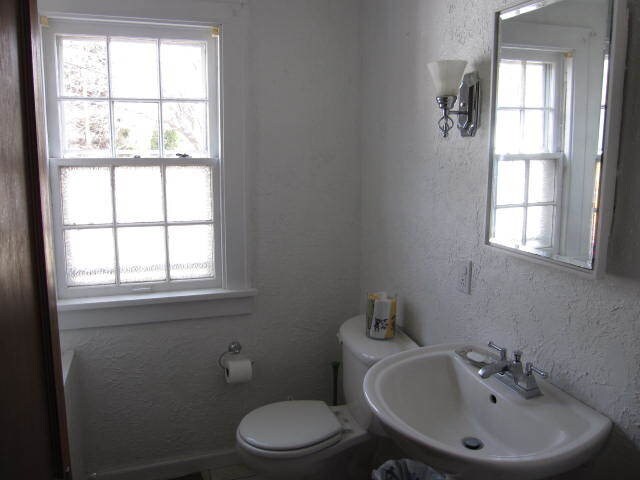 Building Photo - 806 S Lynn St