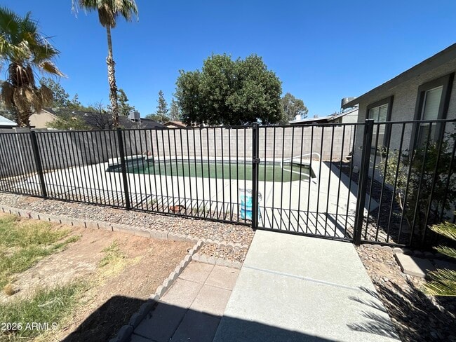 Building Photo - 9002 W Malapai Dr