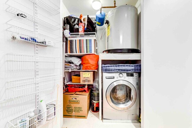 Building Photo - 809 Otis Pl NW