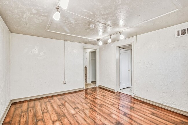 Building Photo - 1463 E 2700 S
