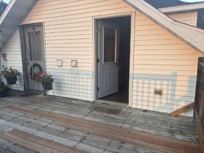 Building Photo - 120 S Garden Ave