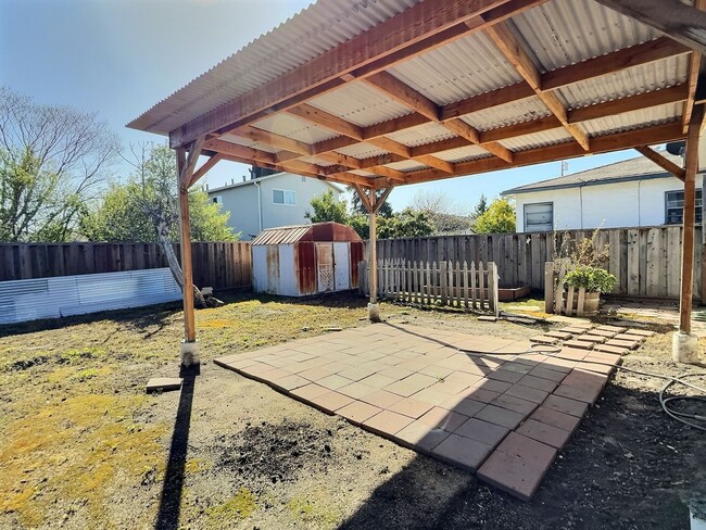 Building Photo - 2BD/1BA with Large Backyard & Garage