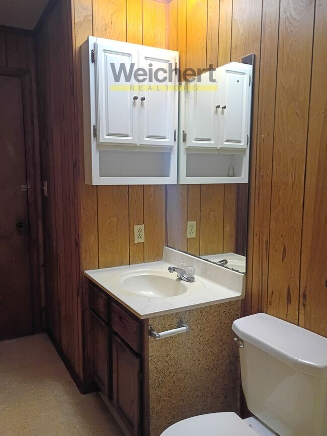 Building Photo - 814 E Unity Rd