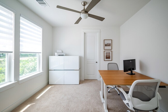 Building Photo - 316 Cyclamen St