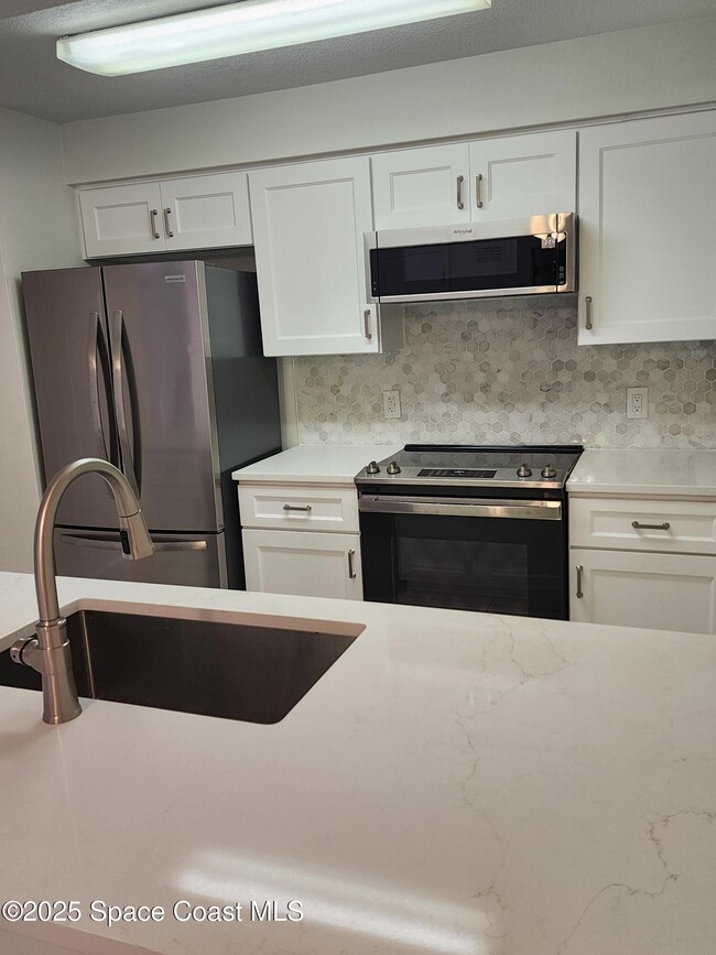 Building Photo - 8732 Croton Ct