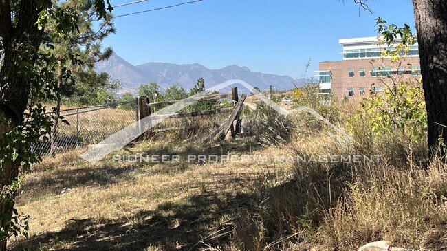 Building Photo - Charming Brick Home with Mountain Views Ne...