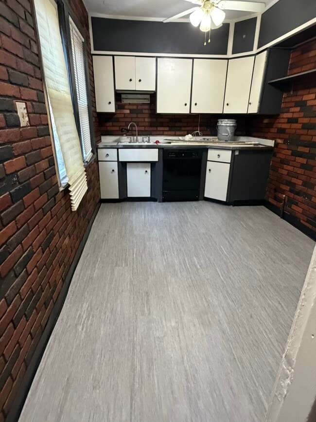 Building Photo - 3819-3819 Brighton Rd