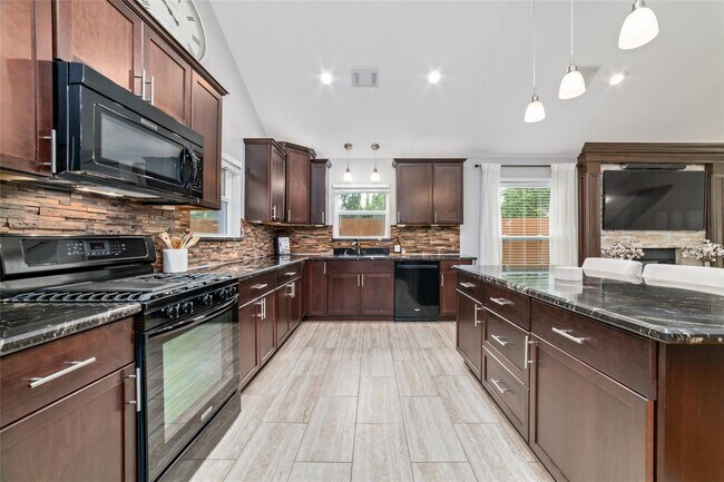 Building Photo - 13019 Lentando Dr