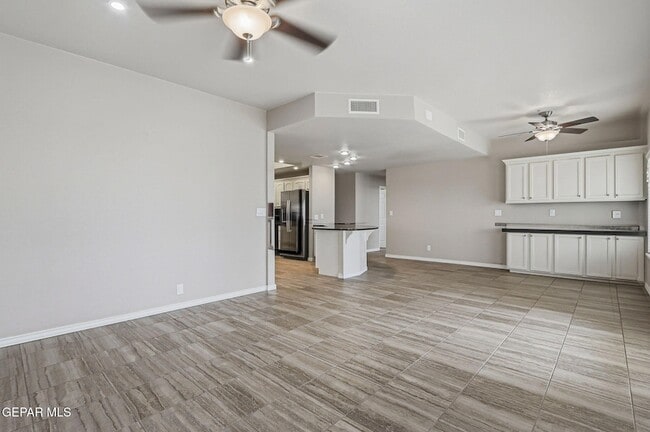 Building Photo - 825 Dulce Tierra Dr
