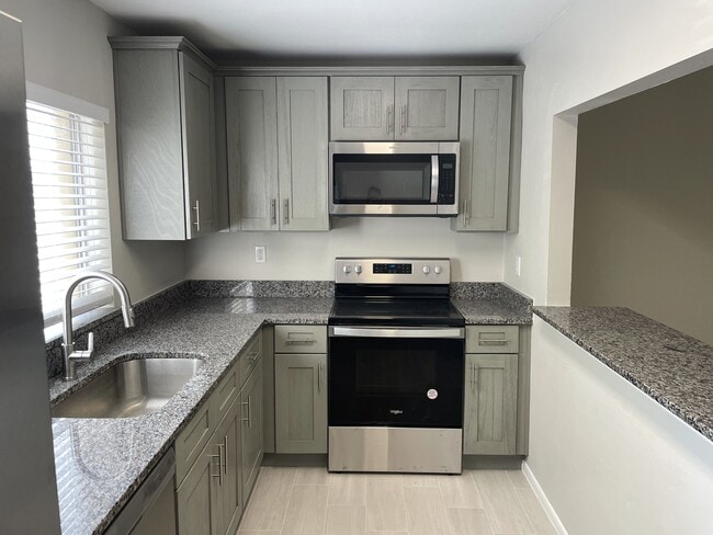 Building Photo - 602 Orange Dr