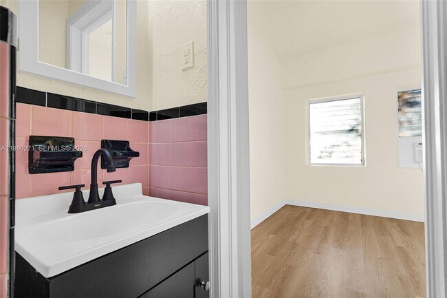 Building Photo - 12287 NE 7th Ave