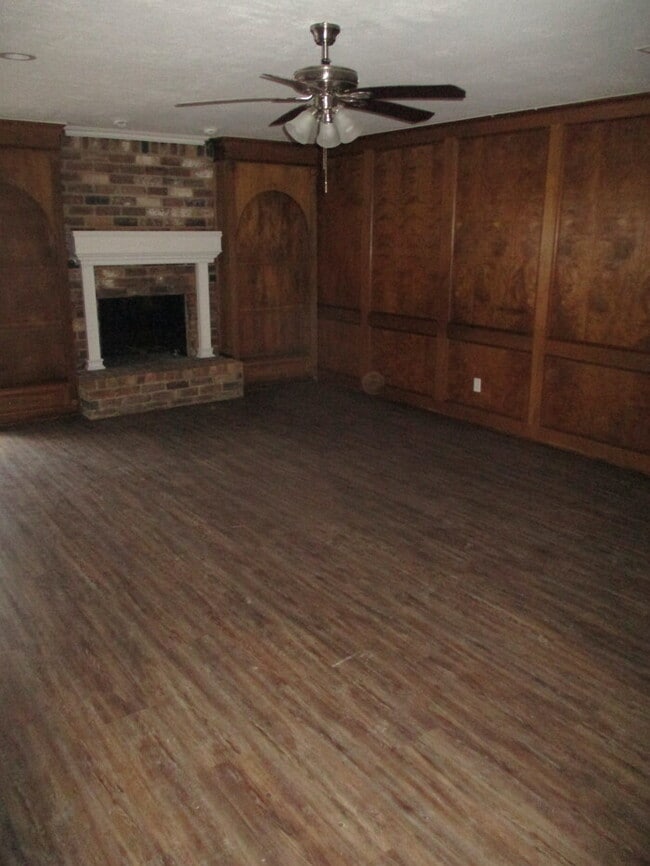 Building Photo - Call 832-538-3442 To Schedule Your Showing...