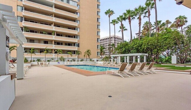 Building Photo - 700 E Ocean Blvd