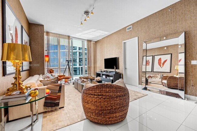 Building Photo - 15811 Collins Ave