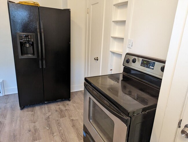 Building Photo - Great 4 bedroom Normal Hill house - pet-fr...