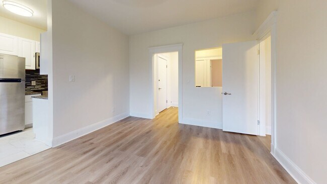 Building Photo - Luxury Gut Reno Complete!  Ready for Move-in NOW!  Elevator in Building!