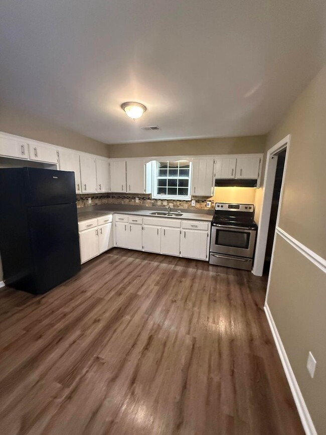 Building Photo - Ultra-Cute 3-Bedroom Home for Rent in East...