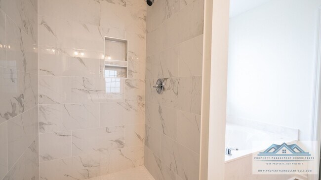 Building Photo - 102 Millbury Way