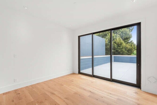 Building Photo - 807 Treat Ave