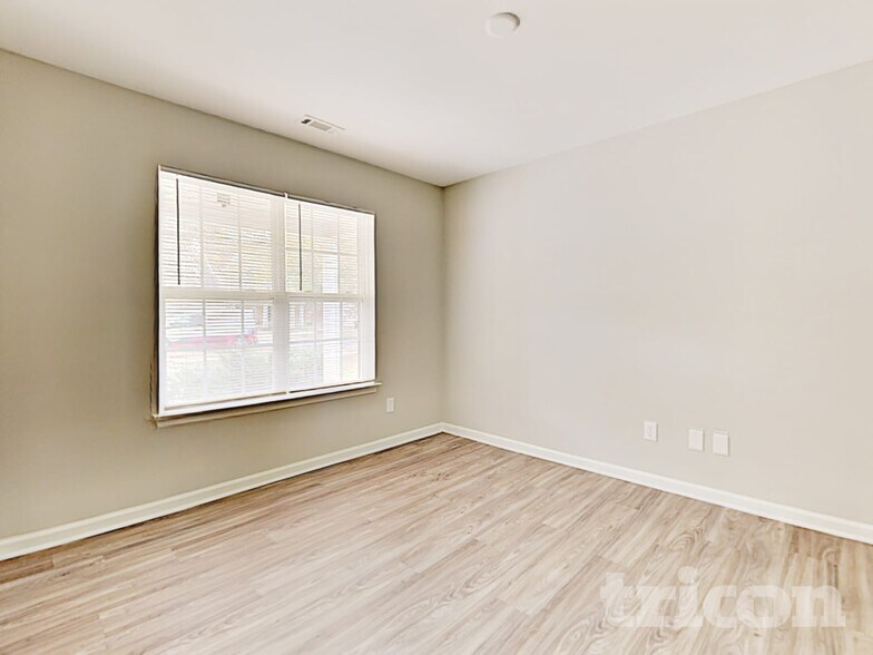 Building Photo - 2114 Lexington Ave