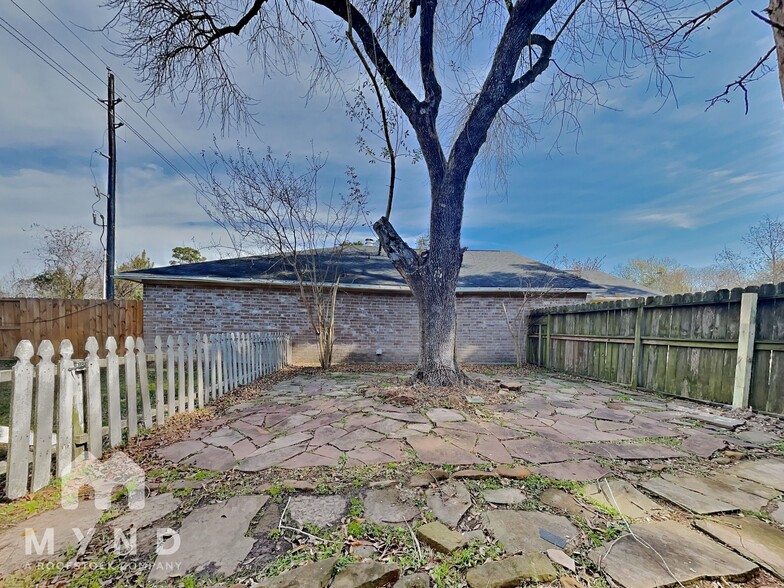 Building Photo - 8731 Summit Pines Dr