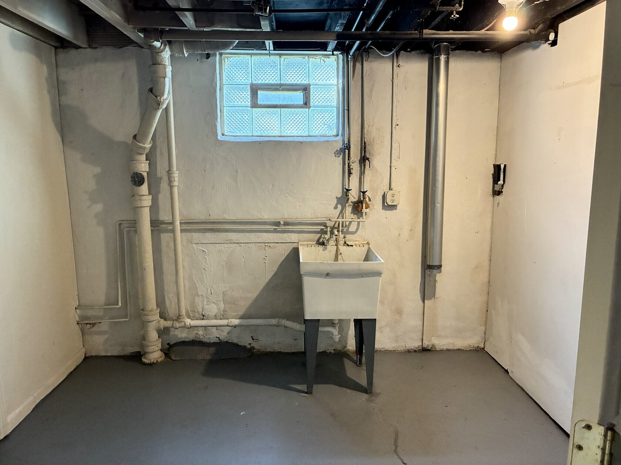 Building Photo - 5517 Surrey Ave