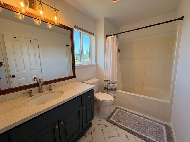 Building Photo - 4bd/2.5ba Snohomish Home