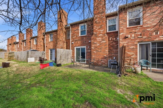 Building Photo - 2 PRIMARY BEDROOMS, LIVING ROOM AND DINING, PETS ALLOWED