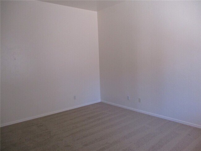 Building Photo - 2675 Desert Flowers Dr
