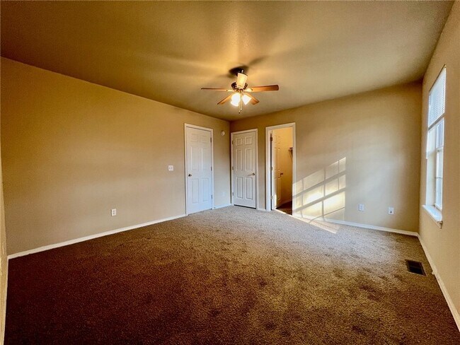 Building Photo - 2219 Skyler Dr