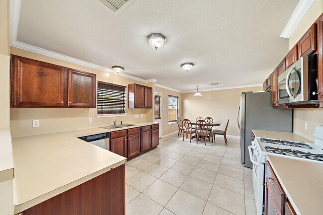 Building Photo - 6503 Holly Cove Ln