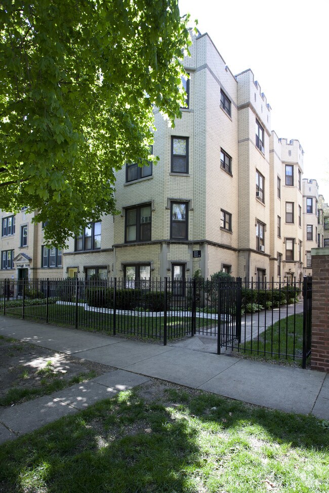 Building Photo - 5044 N Wolcott Ave