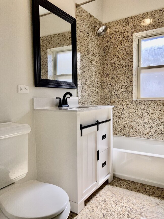 Building Photo - 619 Washington Blvd