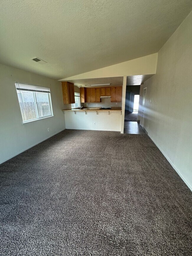 Building Photo - Four Bedroom Two Bathroom Home for Rent