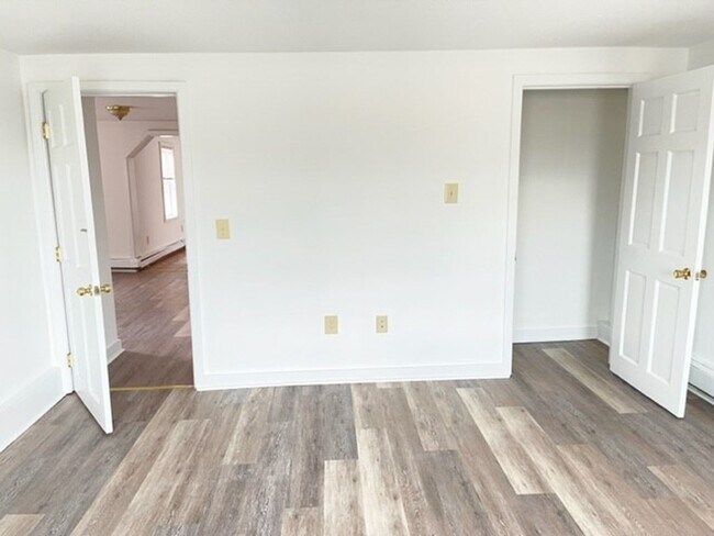 Building Photo - 28 Wyman St