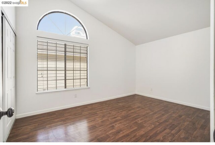 Building Photo - 807 Devonwood